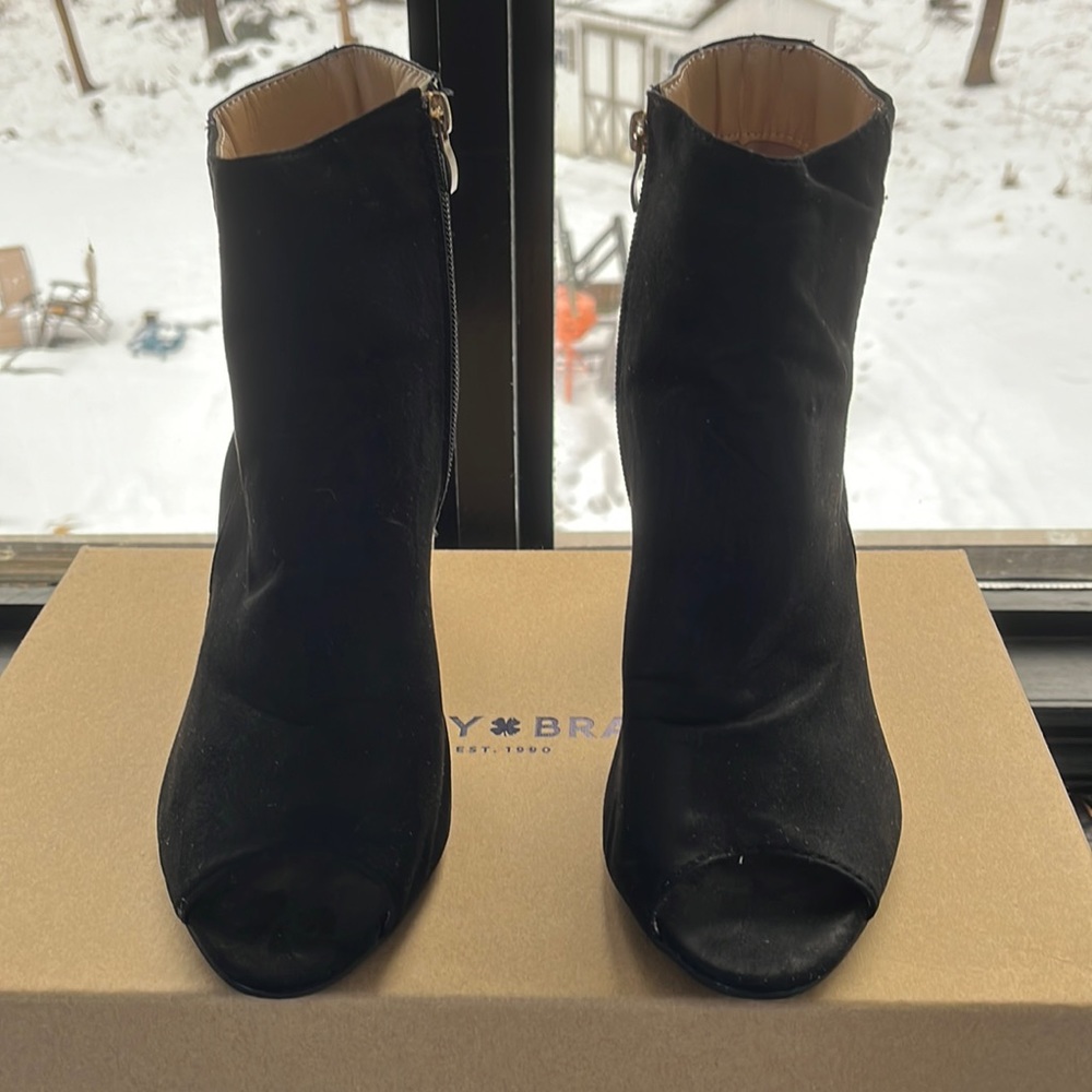 Black Fashion to figure shoe used a few times but in very good condition.